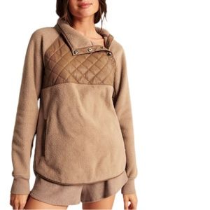 😍Abercrombie & Fitch Asymmetrical Snap-Up Fleece